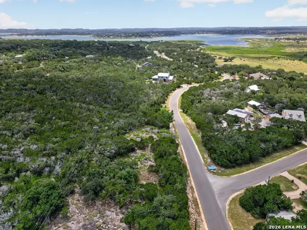 1266 Bellewood Ln, Canyon Lake, TX 78133