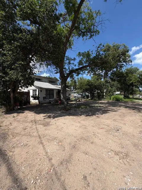118 E Mill St, Uvalde, TX 78801 - #3