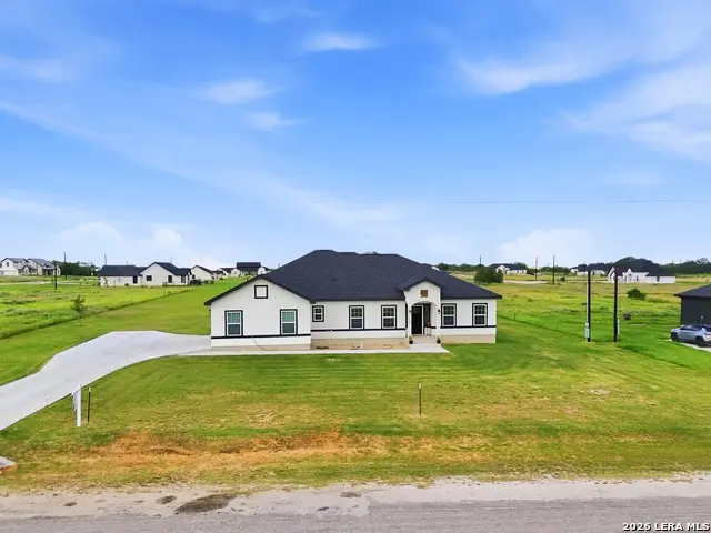 105 Hidden Cv, Floresville, TX 78114 - #1