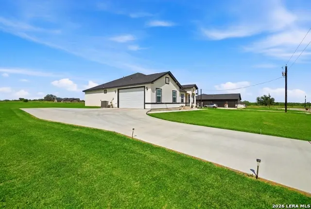 105 Hidden Cv, Floresville, TX 78114 - #2