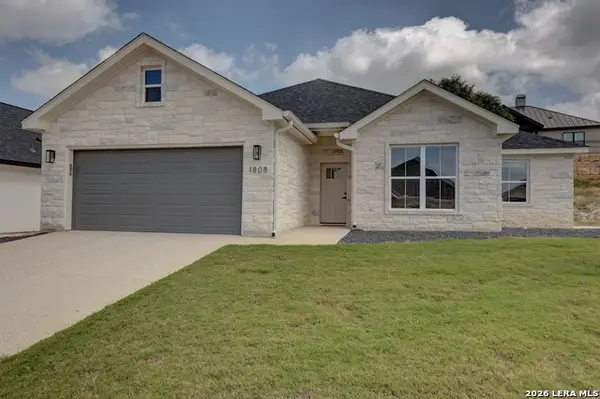 1808 Chateau Ln N, Kerrville, TX 78028
