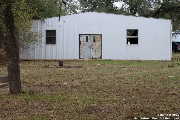 85 Dawnridge Dr, Poteet, TX 78065