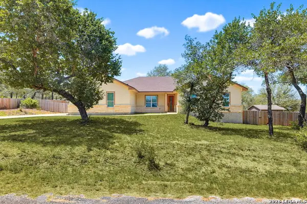 160 Log Cabin Way, Poteet, TX 78065