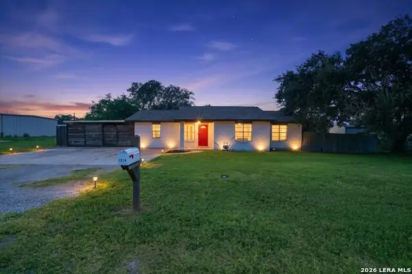 1314 Mark St, George West, TX 78022