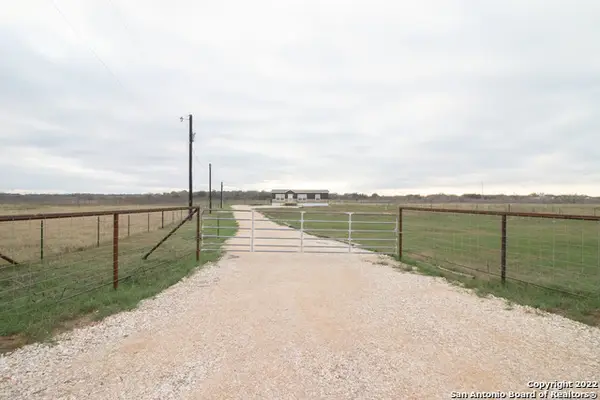 254 County Road 406, Floresville, TX 78114