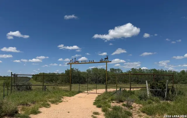 999 Jordan Rd, Encinal, TX 78019 - #3