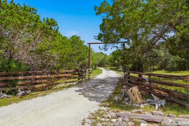443 Oak Hills Rd, Pipe Creek, TX 78063 - #1