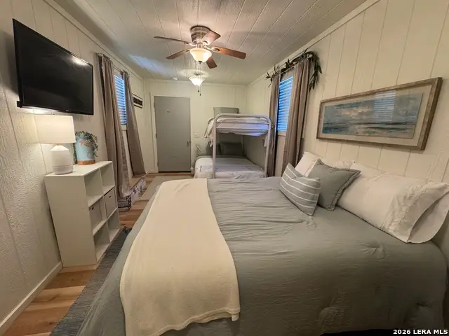 604 Steart St, Rockport, TX 78382 - #3