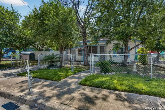 736 S San Eduardo Ave, San Antonio, TX 78237 - #2