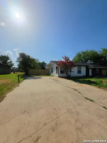 925 Coleman St, Poteet, TX 78065 - #2