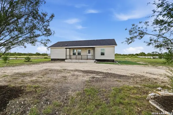 183 Las Fincas Dr, Hondo, TX 78861