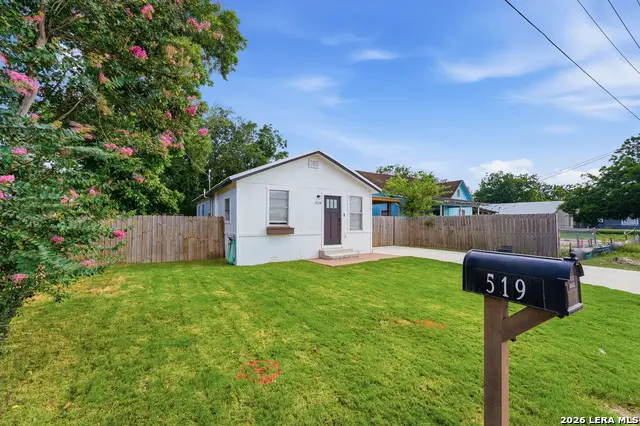519 Collins Ave, Seguin, TX 78155 - #1