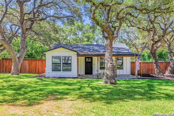 221 W Highland Dr, Boerne, TX 78006