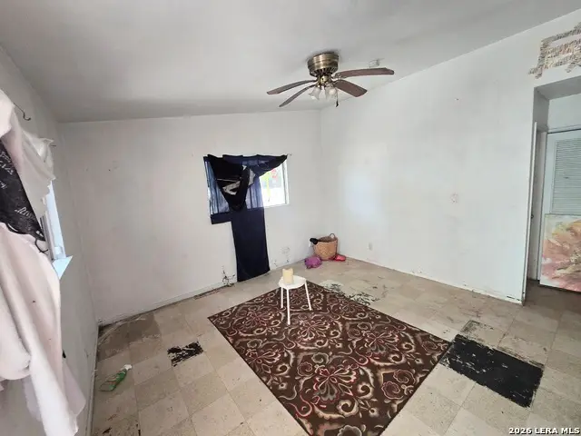 5166 Village Gln, San Antonio, TX 78218 - #3