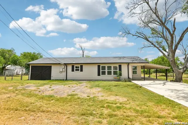 714 Orange St, Jourdanton, TX 78026 - #1