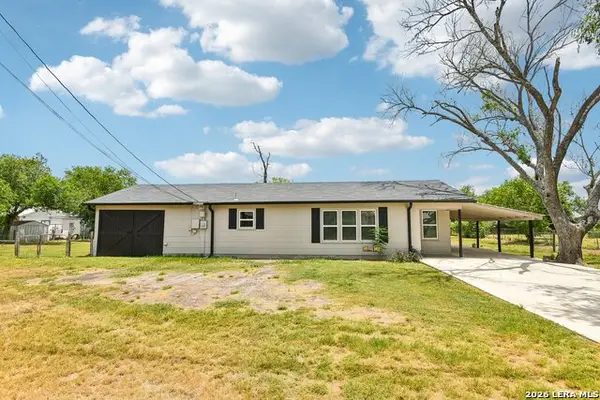 714 Orange St, Jourdanton, TX 78026
