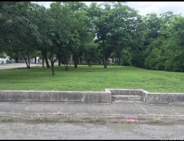 1029 Gladstone, San Antonio, TX 78225