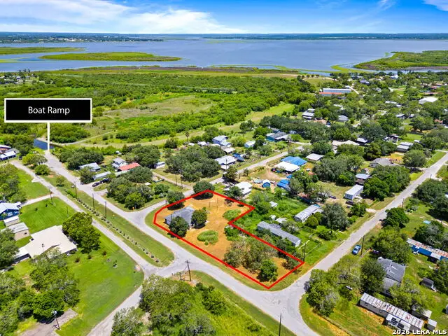 133 Lake St, Mathis, TX 78368 - #1