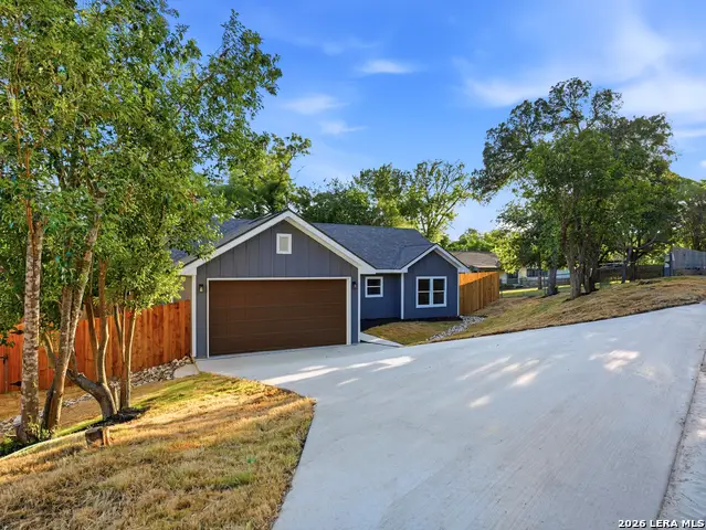 613 Elm St, Kerrville, TX 78028 - #2