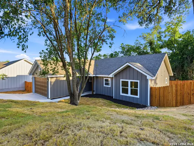 613 Elm St, Kerrville, TX 78028 - #3