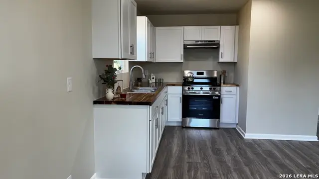 808 E 6th St, Nixon, TX 78140 - #3