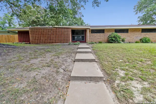 911 E Inez St, Beeville, TX 78102 - #2