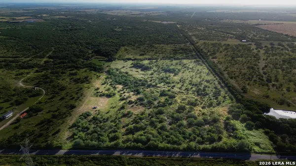 1353 County Road 153, Kenedy, TX 78119