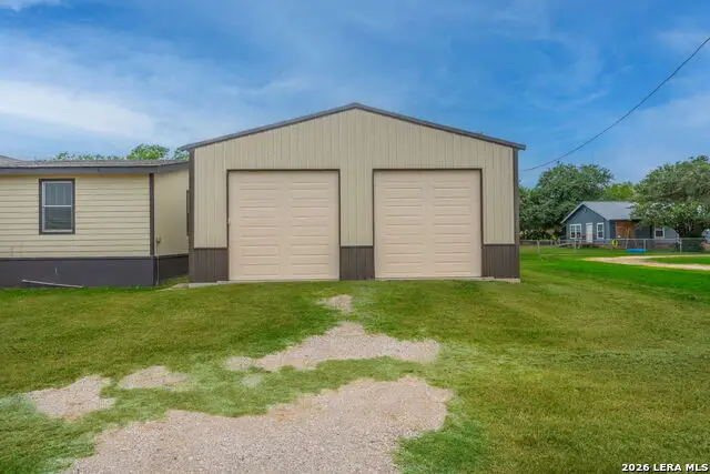 200 W Elwood St, Falls City, TX 78113 - #2