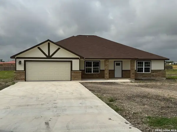 472 County Rd. 679, Natalia, TX 78059