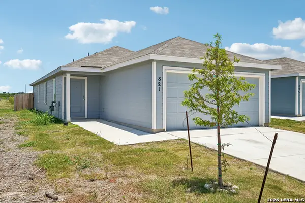 821 Day Break Dr, Marion, TX 78124