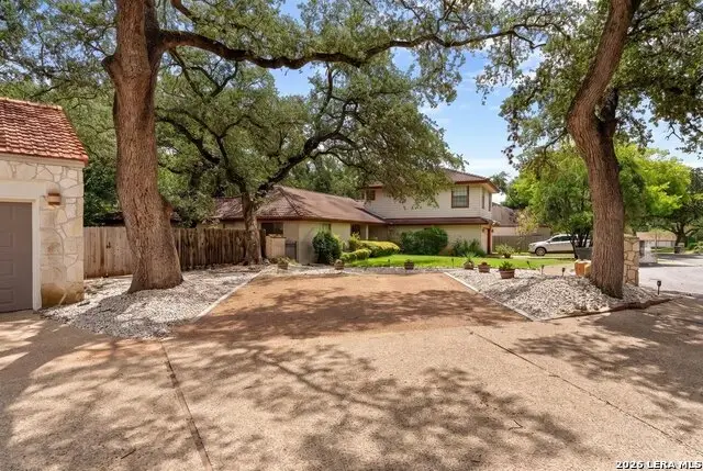 3915 Hunters Crest St, San Antonio, TX 78230 - #3