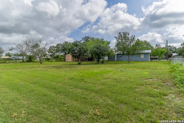609 N Rosalie St, Falls City, TX 78113 - #2