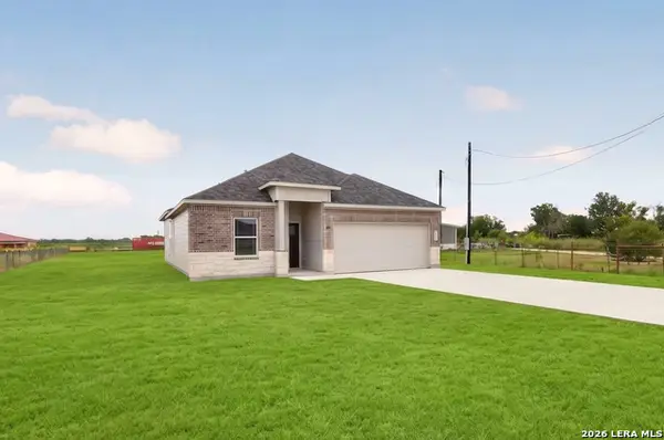 285 Medina Verde Dr, Natalia, TX 78059