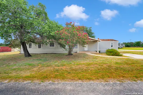 113 9th St, Natalia, TX 78059