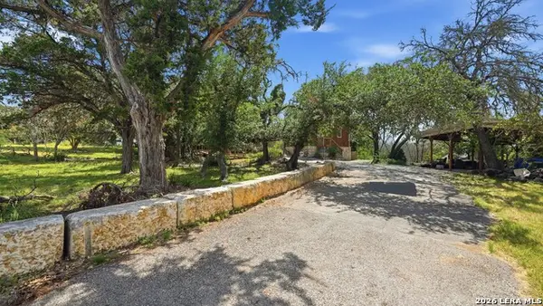 1065 Ridge Oaks Dr, Boerne, TX 78006
