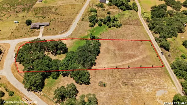 137 County Rd 6722, Natalia, TX 78059