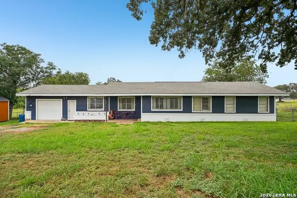1609 F St, Floresville, TX 78114
