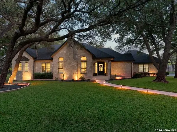 8638 Classic Oaks Ln, San Antonio, TX 78255