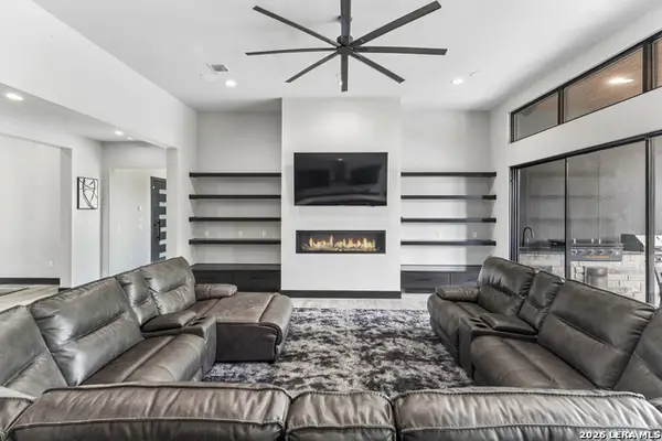 993 Jenny Leigh Trl, Bulverde, TX 78163