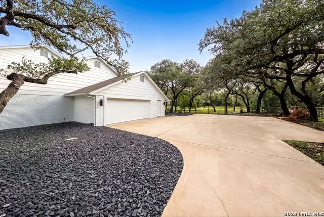 412 Cliffside Dr, Shavano Park, TX 78231 - #2