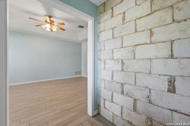 632 E Donegan, Seguin, TX 78155 - #3
