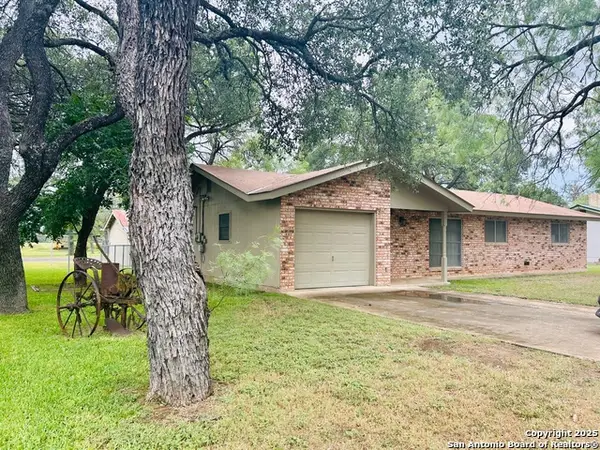204 Skylark Dr, Fredericksburg, TX 78624