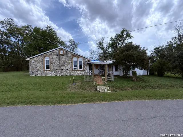 897 Zig Zag Ave, Devine, TX 78016 - #1