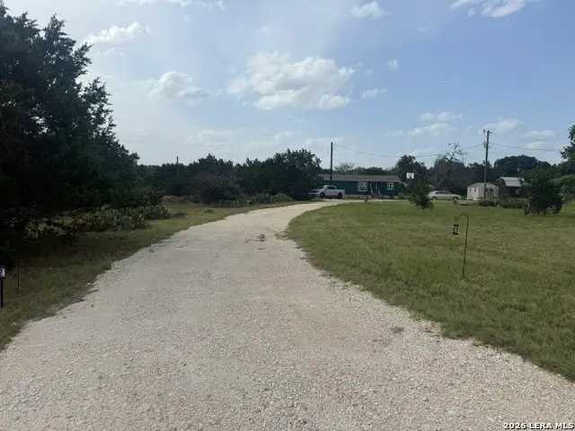 572 River Bluff Cir, Pipe Creek, TX 78063 - #1