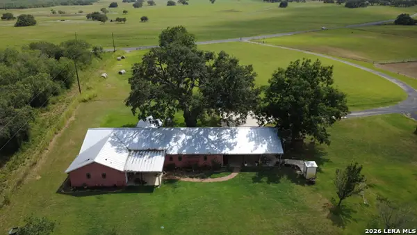 3558 Fm 536, Floresville, TX 78114
