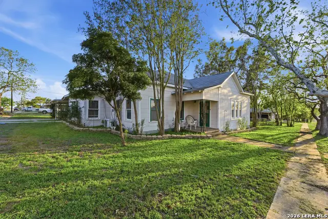 211 E 4th St, Nixon, TX 78140 - #3