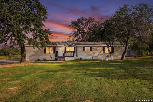 380 Sara Ln, Lytle, TX 78052 - #1
