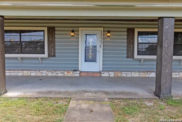 1535 W Houston St, Beeville, TX 78102 - #2