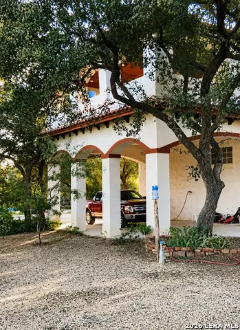 17631 Frank Madla Rd, Helotes, TX 78023