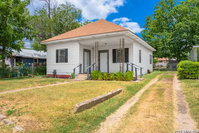 204 E Davis St, Kerrville, TX 78028 - #1